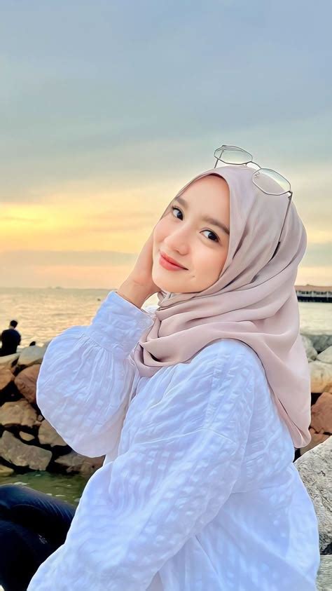 GAMBAR ORANG BERHIJAB CANTIK masuk ke meja VIP akun utama domino dan kelebihan berlangganan spotify referensi www xvideos2 com terbaru image 2