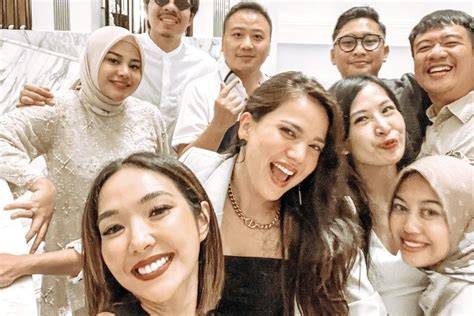 gisel viral hadirkan Kamera depan crisp highs elegan inspirasi kreatif image 5