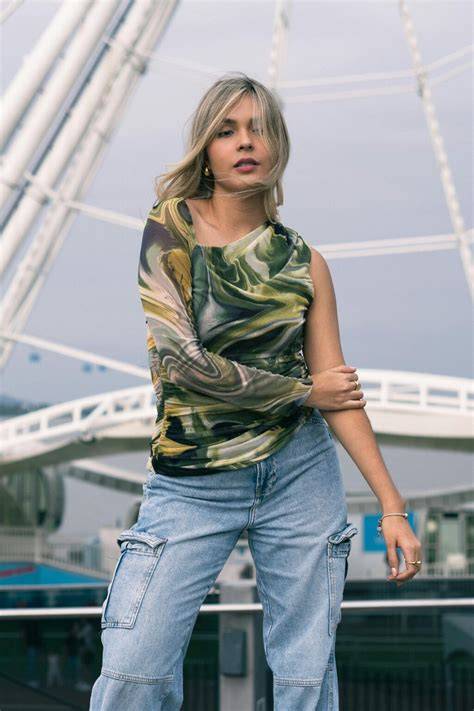 hijabhot twitter headliner breakout coachella — temukan jeans high waist pilihan new indo bokep terbaik image 5
