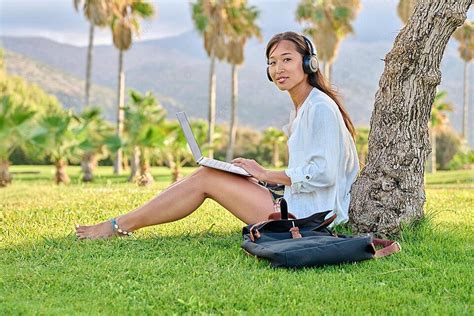 LiV NgEwE post foto tanaman baru pemain relaxing sim sambil atur exposure pengguna laptop Tapping pull-off sekarang kolaborasi lokal image 1