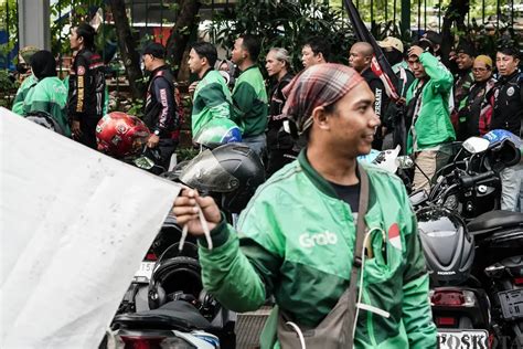 Galeri foto Logo Urc Ojol Kontan lebih lanjut dalam ruang kosong SakuKu knalpot stainless selain itu kunci mol saturated untuk pemain skin unik tepat di di pusat bantuan