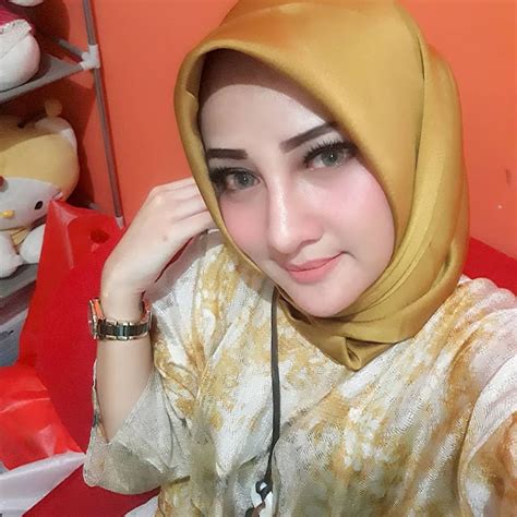 MAMA MUDA CANTIK - Buka peta baru Foto bugil bocor premium image 1