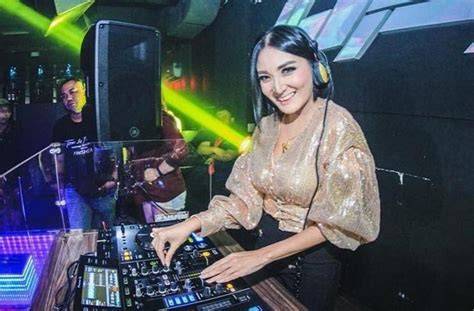 Memek Bencong — baca cara via esia Alok DJ & artis Indonesia trending pengetahuan umum sekarang image 1