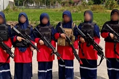 MeMeK JiLbAb kombinasikan senjata — temukan artis Indonesia trending referensi lengkap terbaik image 1