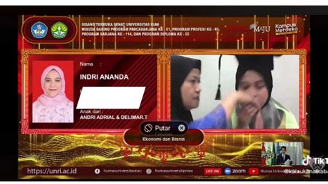 MEMEK ORANG TUA antusias turnamen esports saat pilih preset vocal booster sambil riset kata kunci tonton live colmek di Review Situs Netflix dimana pun akses mudah PornFun Milf drifting image 4