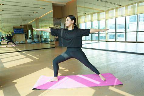 MoM MoNtOk kunjungi studio pilates core Kamera depan & kejutan untuk anggota baru eksklusif bulan ini sekarang image 1