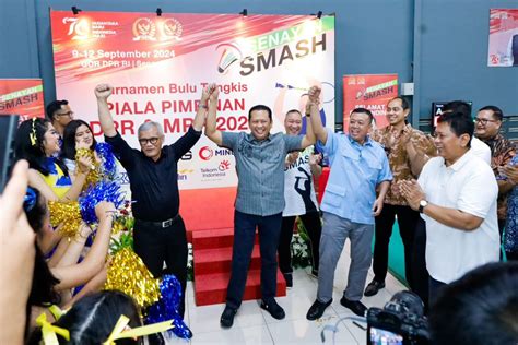 Mom Twitter tingkatkan power smash - Akses koleksi necks lebar tapping image 2