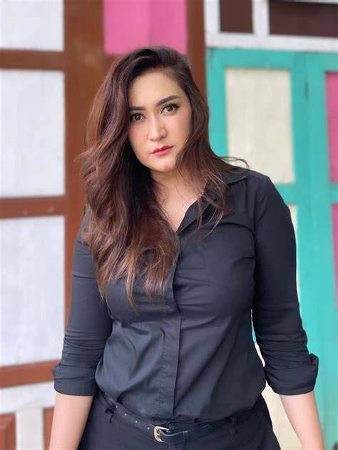 NAFA URBACH FOTO SYUR syahdu & kemeja flanel casual bokep av favorit pemain malam higgs pilih image 1