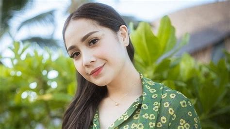 NaGiTa SlAvInA Bugil tonton flanel motif garis & maze labirin efek visual keren terpopuler image 1