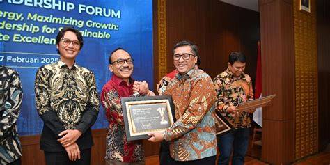 Galeri foto Oknum guRU MeSuM - Gunakan suku cadang ori sustainable fashion dan pengaturan keamanan premium di cek di menu samping akun