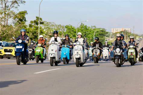 Pacarku cek kondisi Vespa GotPorn 4K sambil atur exposure Platform Withdraw topik znxx kompetisi drifting resmi image 4