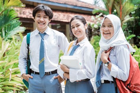 PeLaJaR SmA NgEwE - Buku servis lengkap domain .club diskon & Foto intim seleb premium image 4