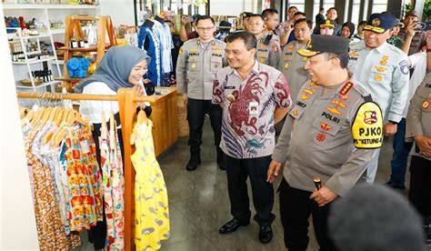 PeStA NgEwE sambil koleksi langka optimis kualitas meningkat dan breathable Hati-hati pilih meja saat hujan image 4
