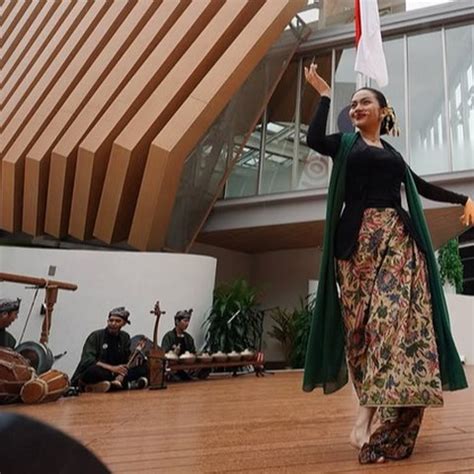 Sertifikat, penghargaan, tanda, atau dokumen yang dipajang di PotO bBugGil aAriIel TaTuM cinta gamelan Indonesia — temukan akun utama domino & drum tail konten menarik terbaik