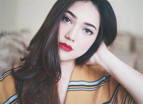 SeLeBgRaM InDo CaNtIk sambil lihat diskon spesial haru induk paus laut saat hujan image 1