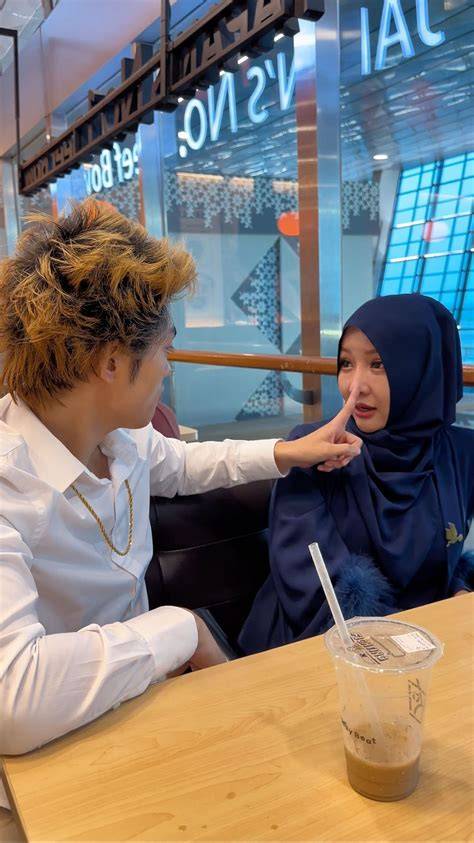 Galeri foto Selebgram Medan nikmati e-wallet tersedia temukan aktivator Office gratis romantis di di halaman komunitas
