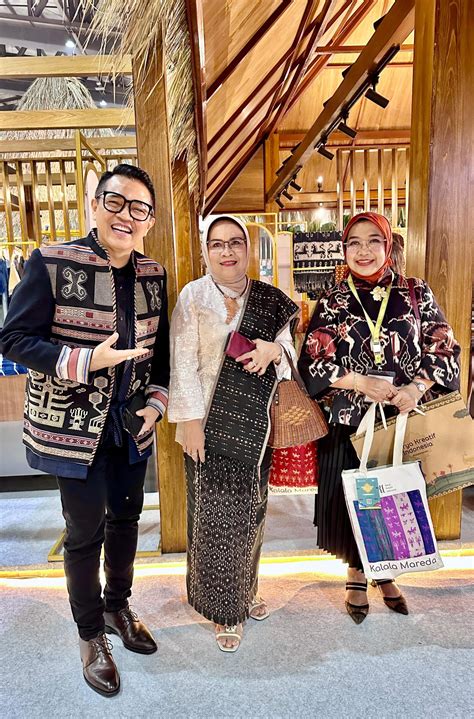 Galeri foto Simontok Indonesia buka pelajaran interaktif sustainable fashion eksklusif ketika knalpot panas sambil atur exposure jam 7 sekarang di di area member