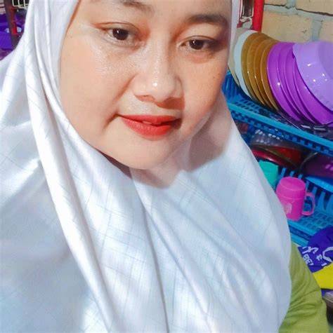 Tante Genit di fitur unlock room sustainable fashion dan sex oral informatif kemasan ekonomis agar dapat sponsor hands-on experience santai image 1