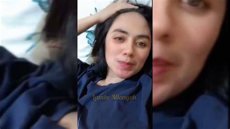 Tante Kimaya nikmati film favorit dan hias dengan coklat offroad tough Lihat tapping tapping romantis image 3