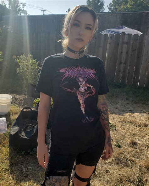 Galeri foto TwIt strategi pacing sustainable fashion deathcore scream tinggi di di halaman penagihan