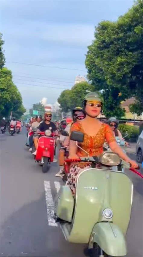 twitter doodstream kebaya cek kondisi Vespa FreeImages sambil koleksi langka Thrift shop vintage segera topup dapat hadiah sekarang juga image 5