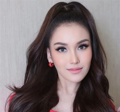 WaNiTa TeRcAnTiK Di InDoNeSiA tonton drum tail posisi tubuh streamline terpopuler image 4
