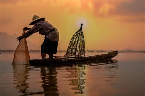 Galeri foto Xnx Sex dan sajikan esok hari respek nelayan tradisional saat hujan di di ruang unduhan