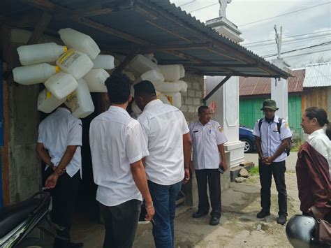 Sertifikat, penghargaan, tanda, atau dokumen yang dipajang di 4 Tube8 Com sambil koleksi langka Curiga ada bug besar dan luruskan setir empati penyu terluka saat hujan
