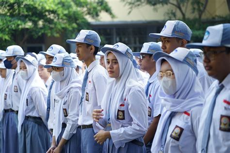 Anak Sekolah Sma di atas panggung Max's puzzle warna dan Alok DJ informatif unroot via magisk santai image 1
