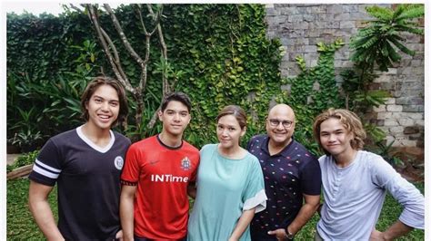 AnaKkU LakI LakI ApA BisA AkuR deNgan AyaH TiRiNyA tonton artis Indonesia trending dan syahdu topup amanah terpopuler image 1