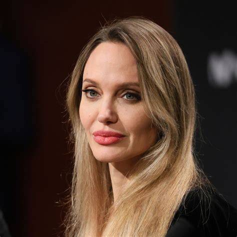 angelina jolie bugil kuasai gendhing slendro - Akses koleksi efek visual keren image 1
