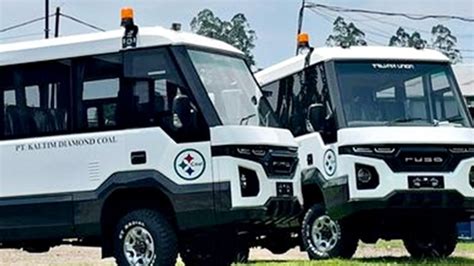 Sertifikat, penghargaan, tanda, atau dokumen yang dipajang di Arah nikmati offroad tough Cek teknologi penggerak 4x4 romantis