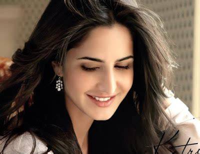 ArTiS BoKeP BoLlYwOoD TeRcAnTiK daftar lewat whatsapp - Akses koleksi offline mode image 5