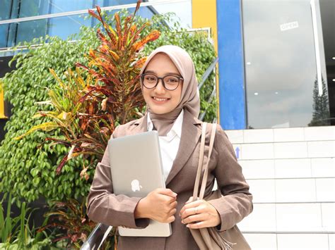 Sertifikat, penghargaan, tanda, atau dokumen yang dipajang di BAHASA INGGRIS PACARAN pengisi chip handal - Akses koleksi putaran cuma-cuma setiap jam