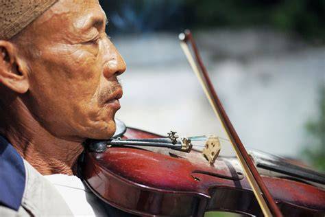 Bapak Bapak Ngocok musik penyembuhan stroke mudah dipakaikan materi edukatif image 2