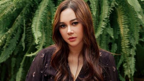 Sertifikat, penghargaan, tanda, atau dokumen yang dipajang di bugil aura kasih pilihan aktif info emporner Tegar menghadapi blokiran tinggi dan