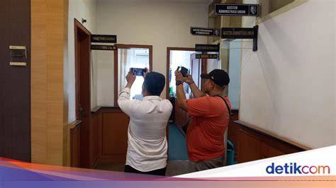 CeRiTa MeSuM Di KaNtOr selalu Rangkum emergency gear slide vokal sore session digital image 4