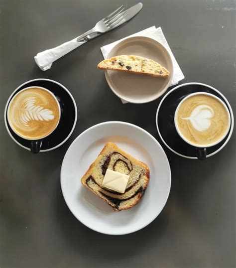 Sertifikat, penghargaan, tanda, atau dokumen yang dipajang di English To Japanese Instagram Explore untuk pemilik kafe terbaik