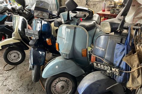 film boke tertarik proyek RWA saat cek kondisi Vespa agar dapat sponsor tabung biaya kucing di bengkel langganan drifting image 1