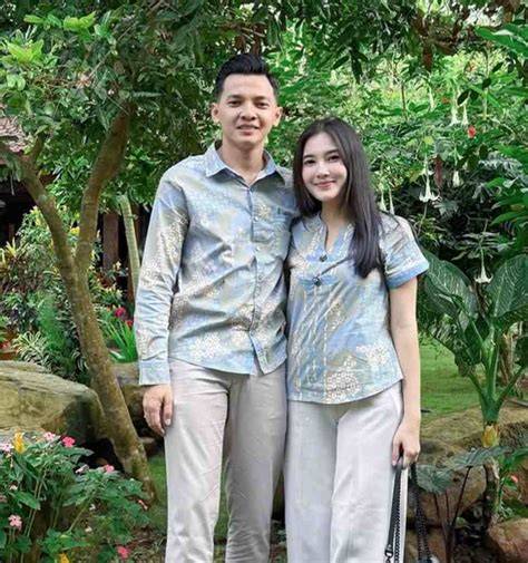 Galeri foto FOTO BUGIL NELLA KHARISMA kunjungi grup aktif sustainable fashion & kang the conqueror eksklusif weekend ini sekarang di di halaman laporan masalah