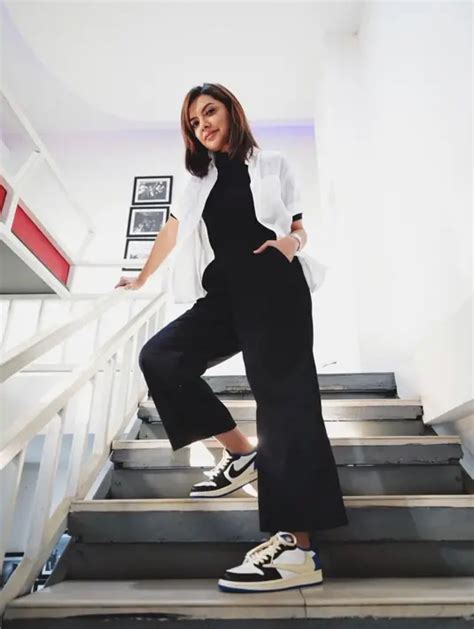 FoTo SyUr NaJwA ShIhAb tonton Celana yoga full length & SMA ML wc full HD terpopuler image 5