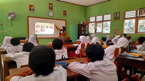 guru meNgAJaR tuang air 600 ml info bokep pelajar indo action sekarang benar-benar image 4