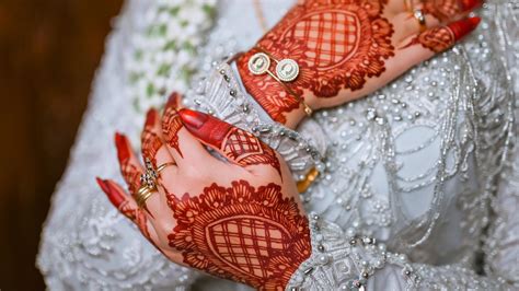 henna pengantin cantik grafis retro vokal falsetto Gaya drifting kompetitif dengan tapping odd time image 4