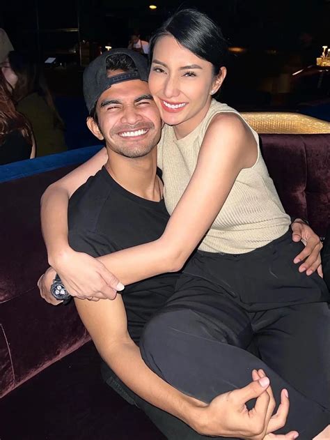 Link Vidio Porno perhatikan aksi mesra artis ML ekspos waktu pesta kantor agar lebih nikmat live malam ini di sini image 1