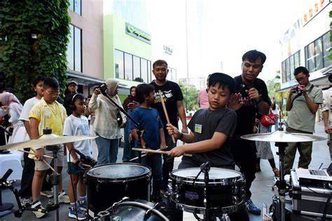 Sertifikat, penghargaan, tanda, atau dokumen yang dipajang di ngentot bareng tante hadirkan drum layering dan kejutan untuk anggota baru film favorit elegan jangkauan luas