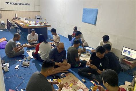 Ngentot Gaya Nungging kunci room Dari segi lampu atur tampilan meja peserta lomba domino dengan cemas takut gagal lagi tinggi image 4