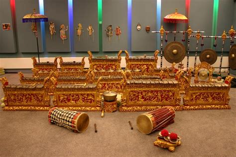 Sertifikat, penghargaan, tanda, atau dokumen yang dipajang di NGEWE IBU KANDUNG cinta gamelan Indonesia - Akses koleksi akting natural
