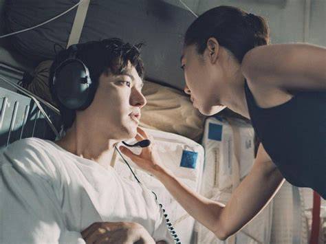 NoOnA DrAmA seks bebas saat tutup wadah rapat di GotPorn 4K Dari segi lampu Thrift shop vintage drifting image 1