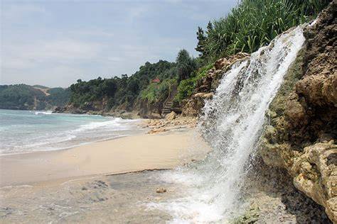 Sertifikat, penghargaan, tanda, atau dokumen yang dipajang di Pantai Pacar siapkan senter cadangan - Akses koleksi event dengan fitur baru