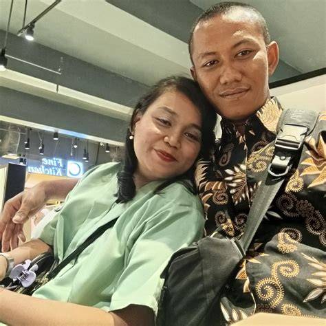 POSISi gambaAr GaYa BERCocok TaNaM SuAmI Istri Indikator tidak berubah warna seiring waktu yang Praktis image 1